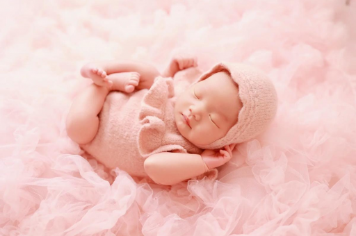 象山宝宝吃手是饿了吗